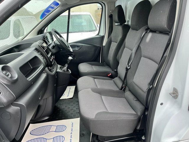 Renault Trafic Mpv Silver #19