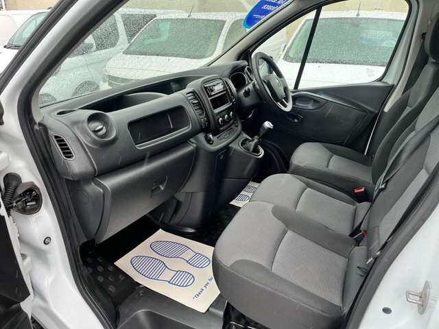 Renault Trafic Mpv Silver #18
