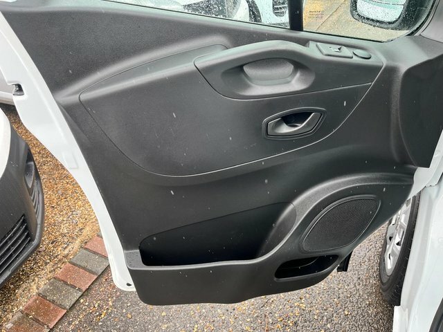 Renault Trafic Mpv Silver #17