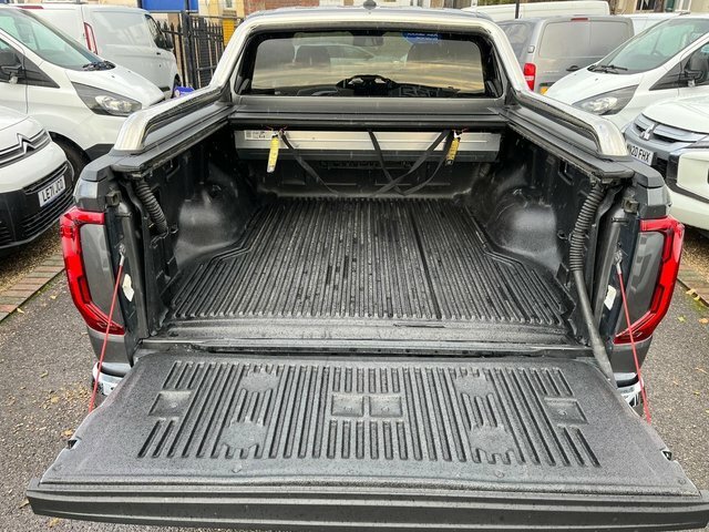 Volkswagen Amarok Pickup Black #30