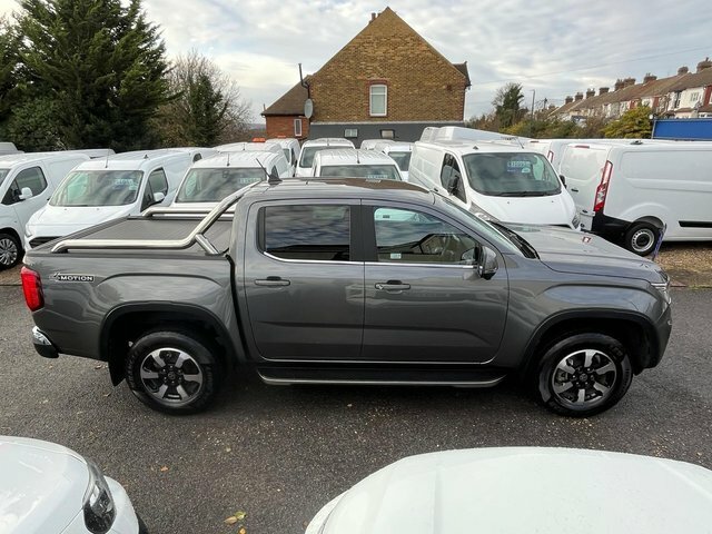 Volkswagen Amarok Pickup Black #10