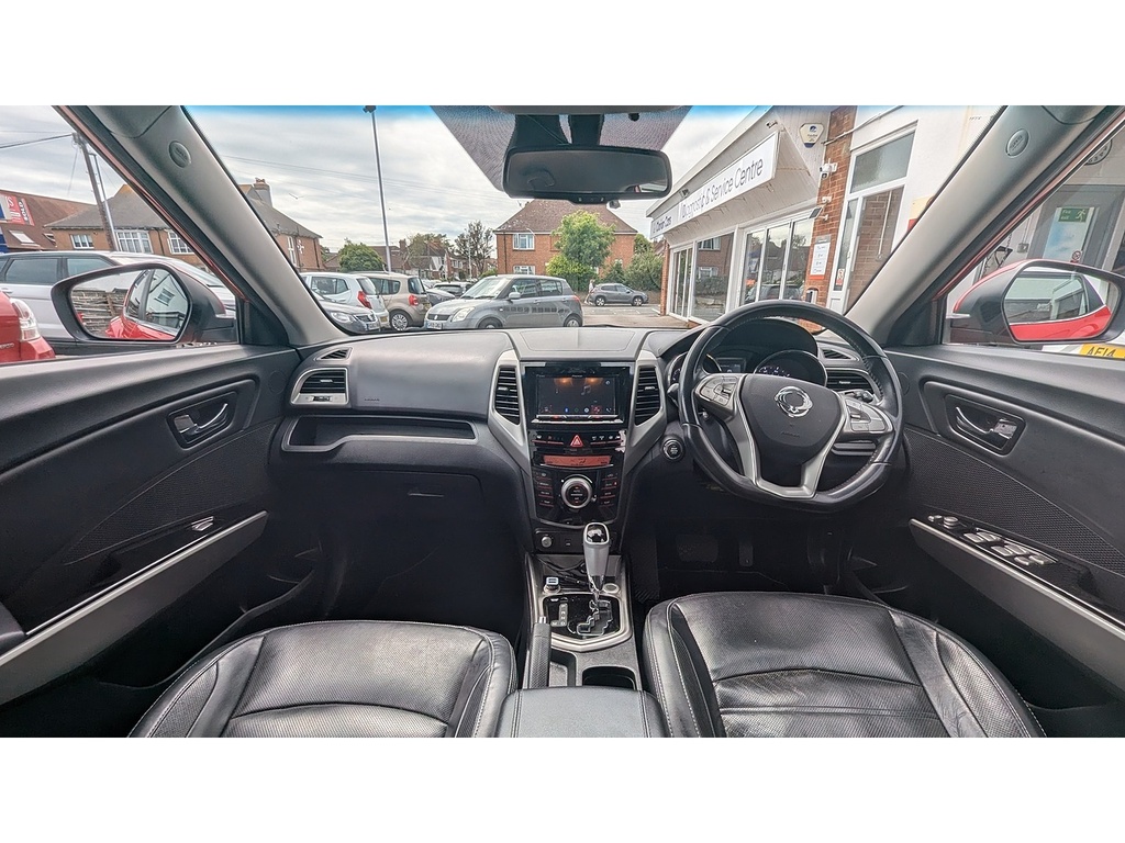 SsangYong Tivoli 1.6 E-xgi Elx Suv Euro 6 128 Ps Red #3
