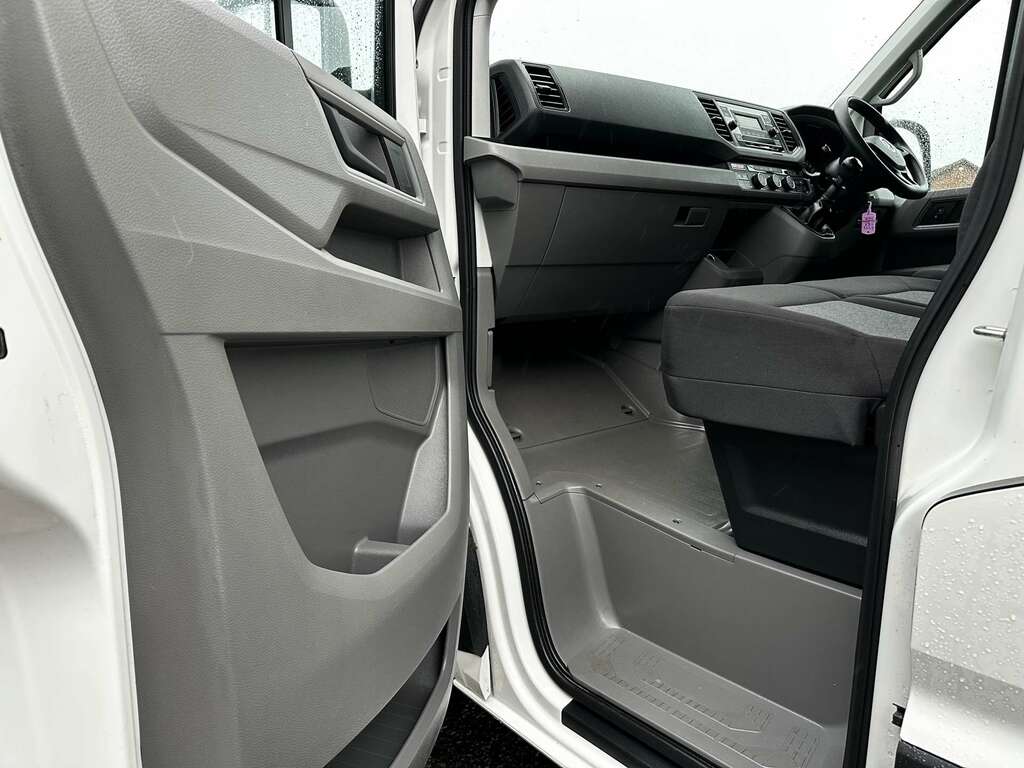 Volkswagen Crafter Cr35 Trendline 2.0Tdi Mwb Choice DG23NWX White #3