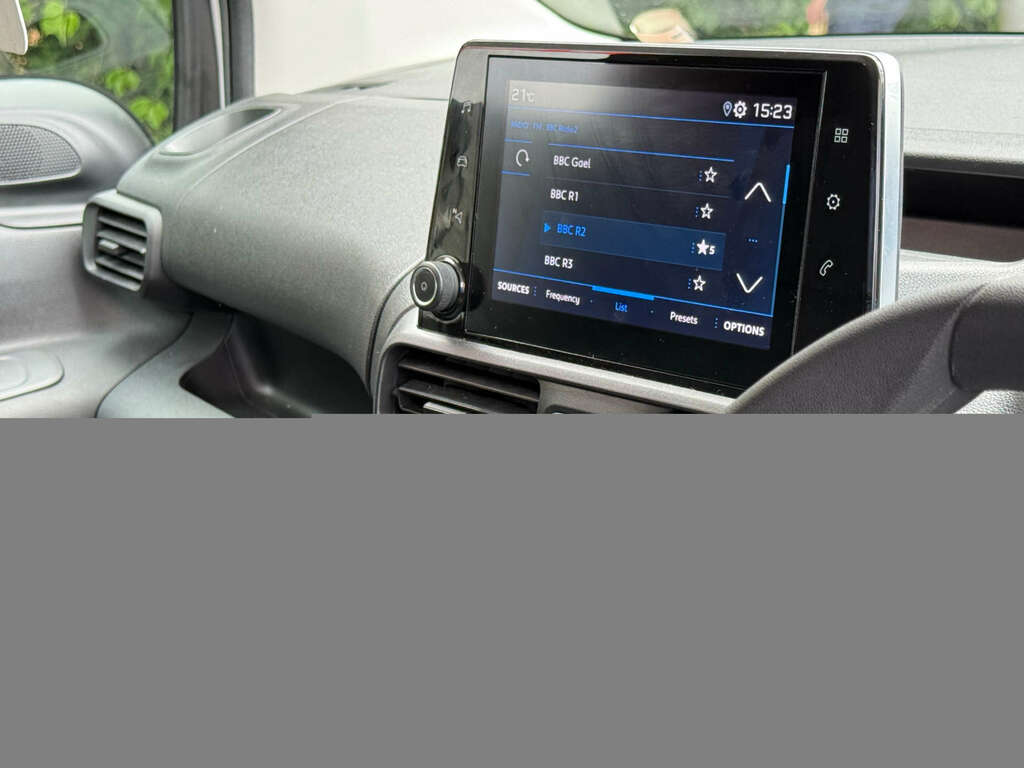 Peugeot Partner 1.5 Partner Professional Premium Bhdi CA23ZMX White #5