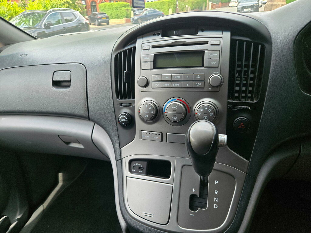 Hyundai I800 Style Black #13