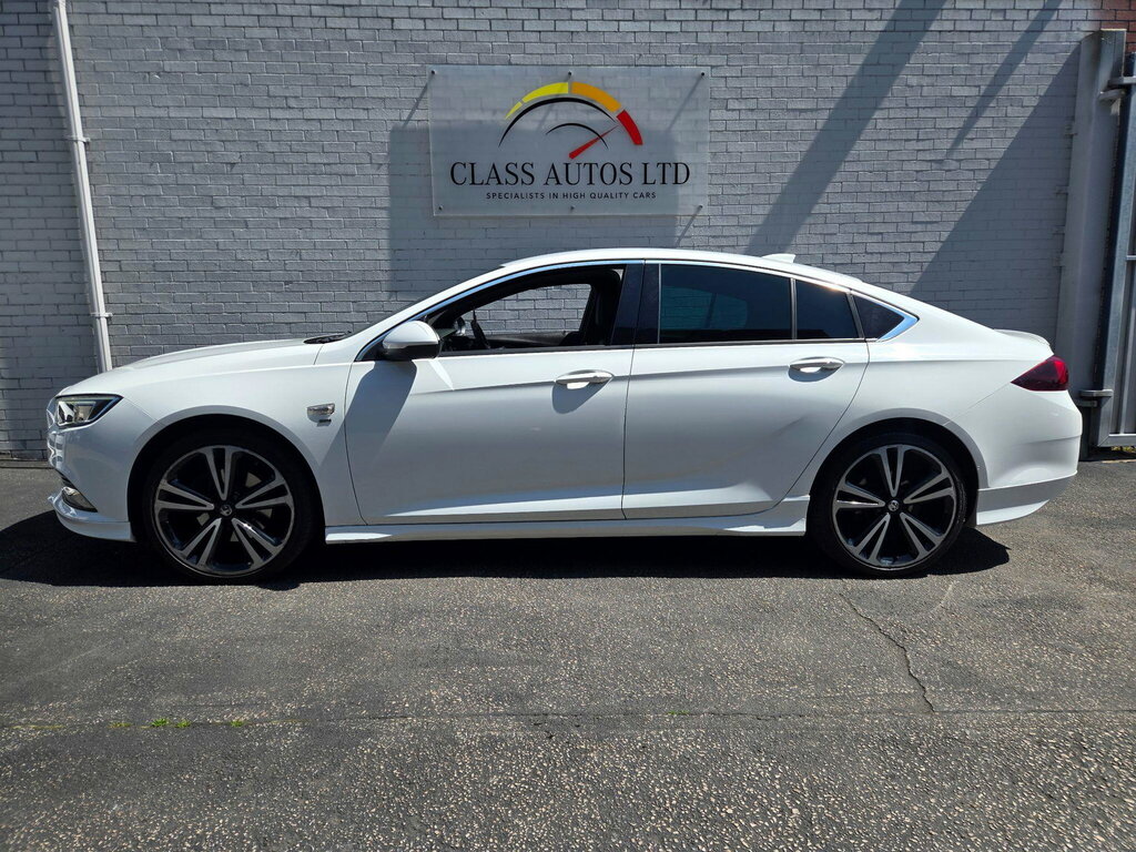 Vauxhall Insignia Hatchback White #6