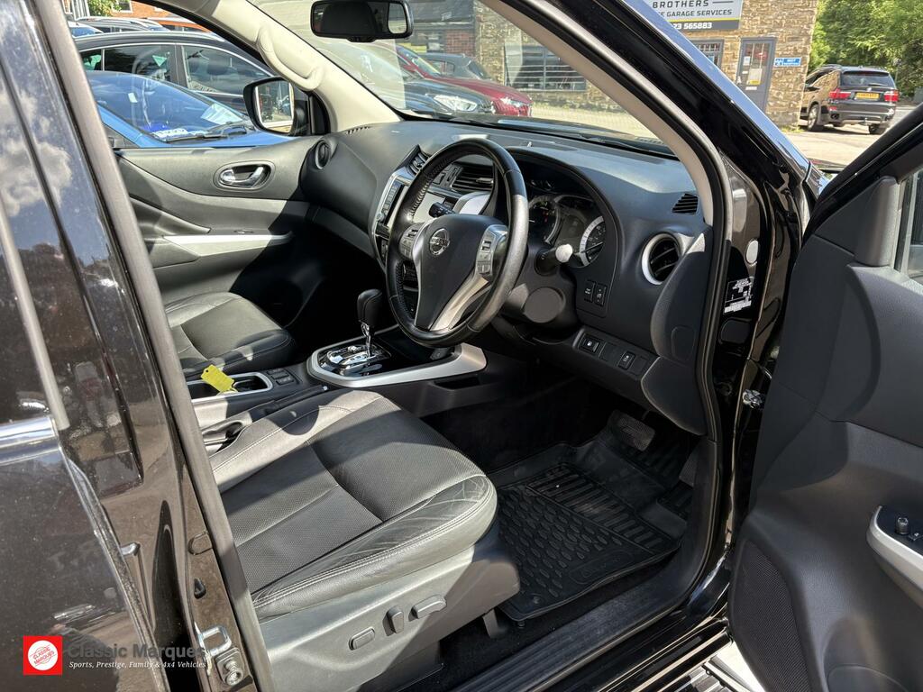 Nissan Navara 2.3 Dci Tekna Pickup Double Cab 4W Black