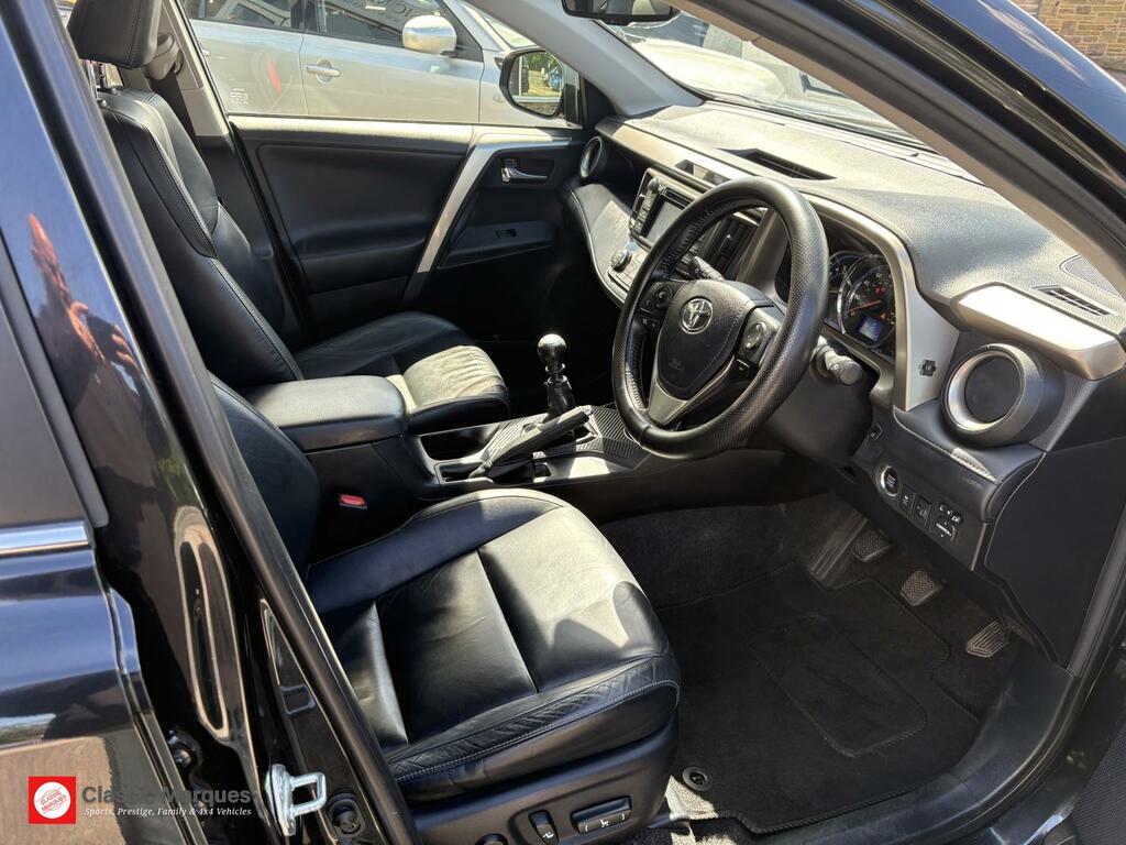 Toyota Rav 4 Invincible Black