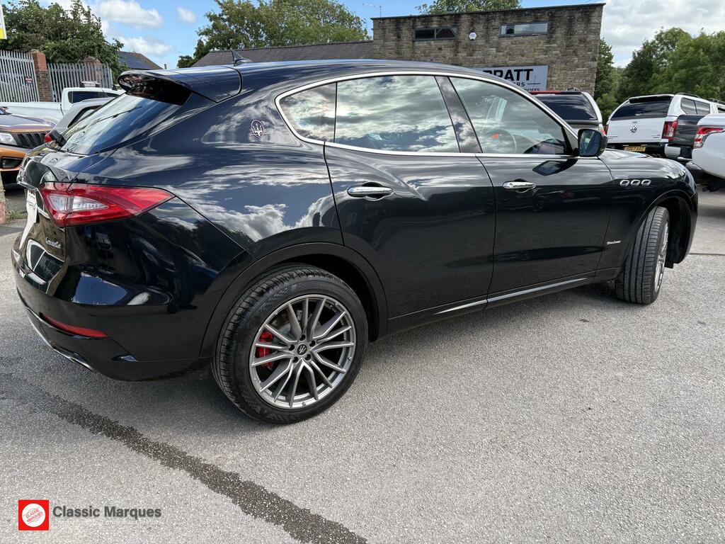 Maserati Levante Granlusso Black #3