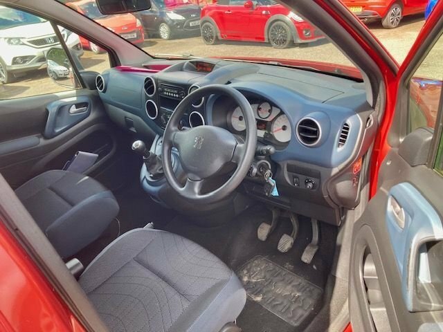 Peugeot Partner Tepee 1.6 Hdi Tepee S Mpv Wav 5 Seats Red #4