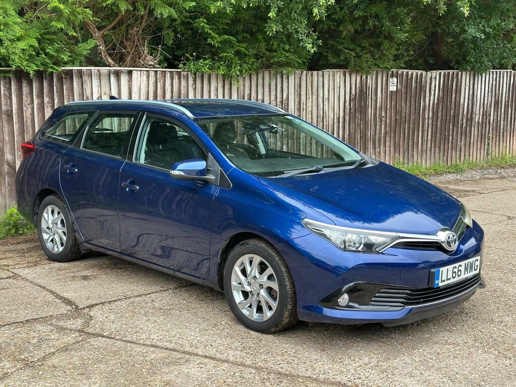 Toyota Auris 1.2 Vvt-i Business Edition Touring Sports Euro 6 LL66MWG Blue