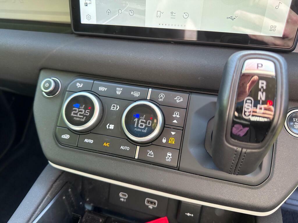 Land Rover Defender 110 Defender X-dynamic Hse Phev Black #31