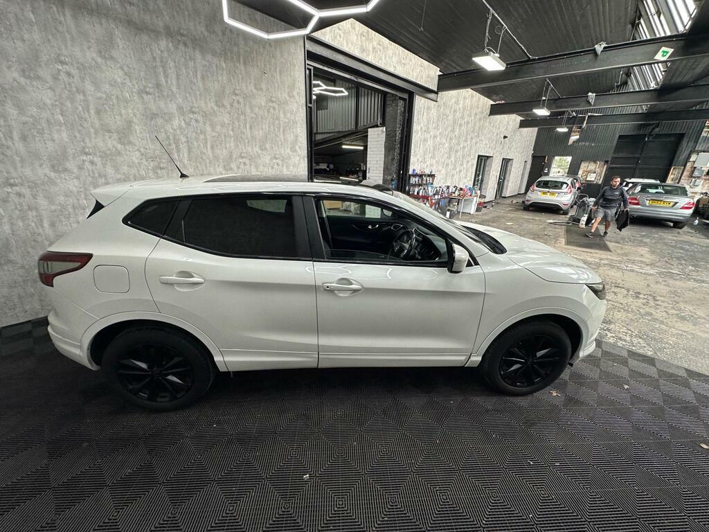 Nissan Qashqai Suv Red #7