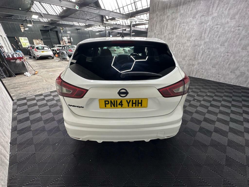 Nissan Qashqai Suv Red #10