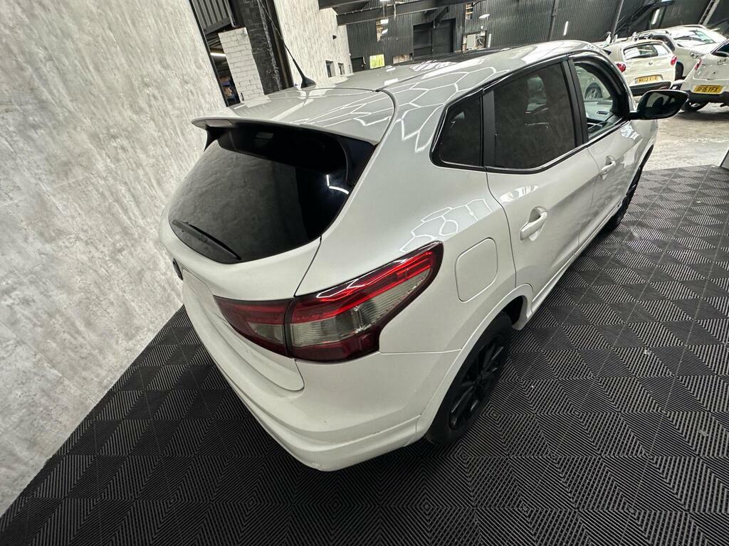 Nissan Qashqai Suv Red #9