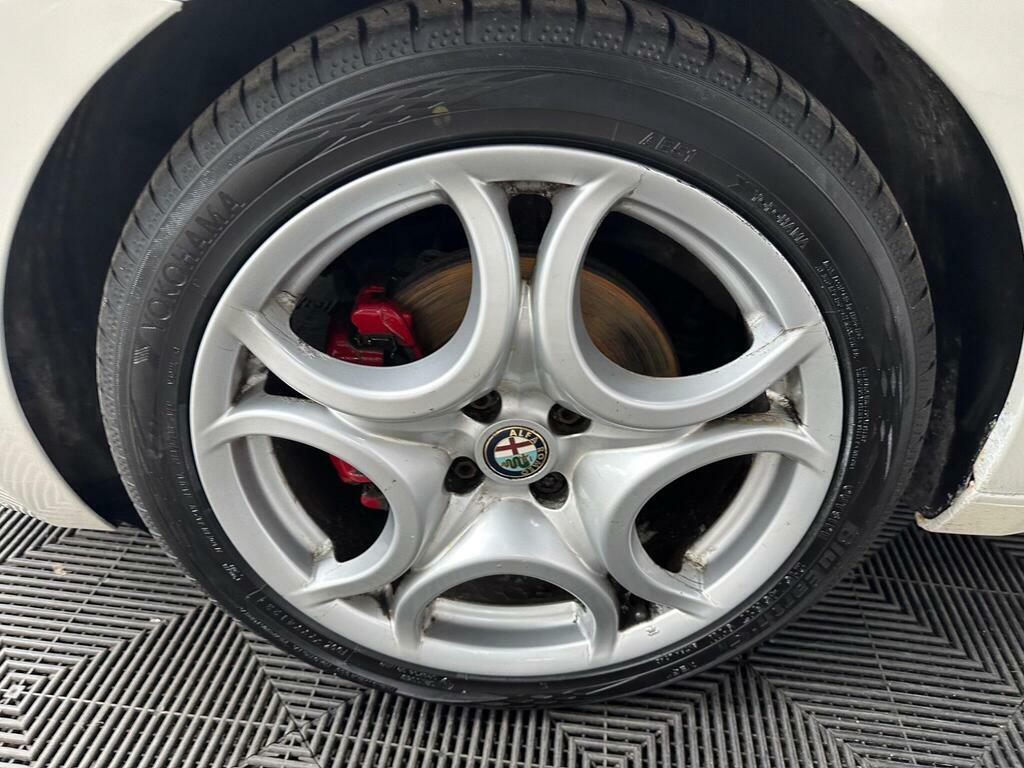 Alfa Romeo MiTo Hatchback 1.6 Jtdm-2 Distinctive 2013 Red #17