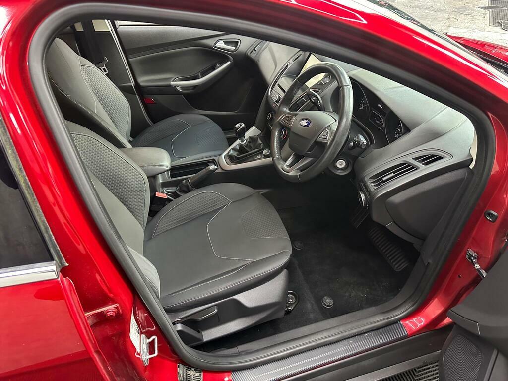 Ford Focus 1.5 Tdci Titanium Hatchback Silver #20