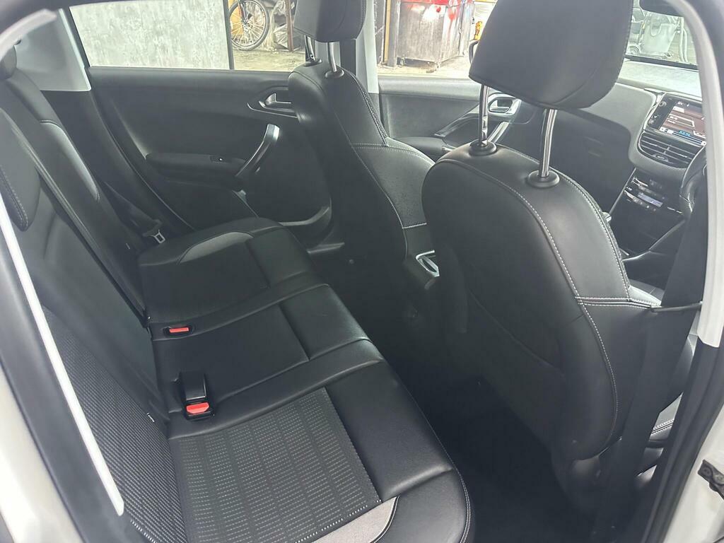 Peugeot 2008 2008 Allure E-hdi White #24