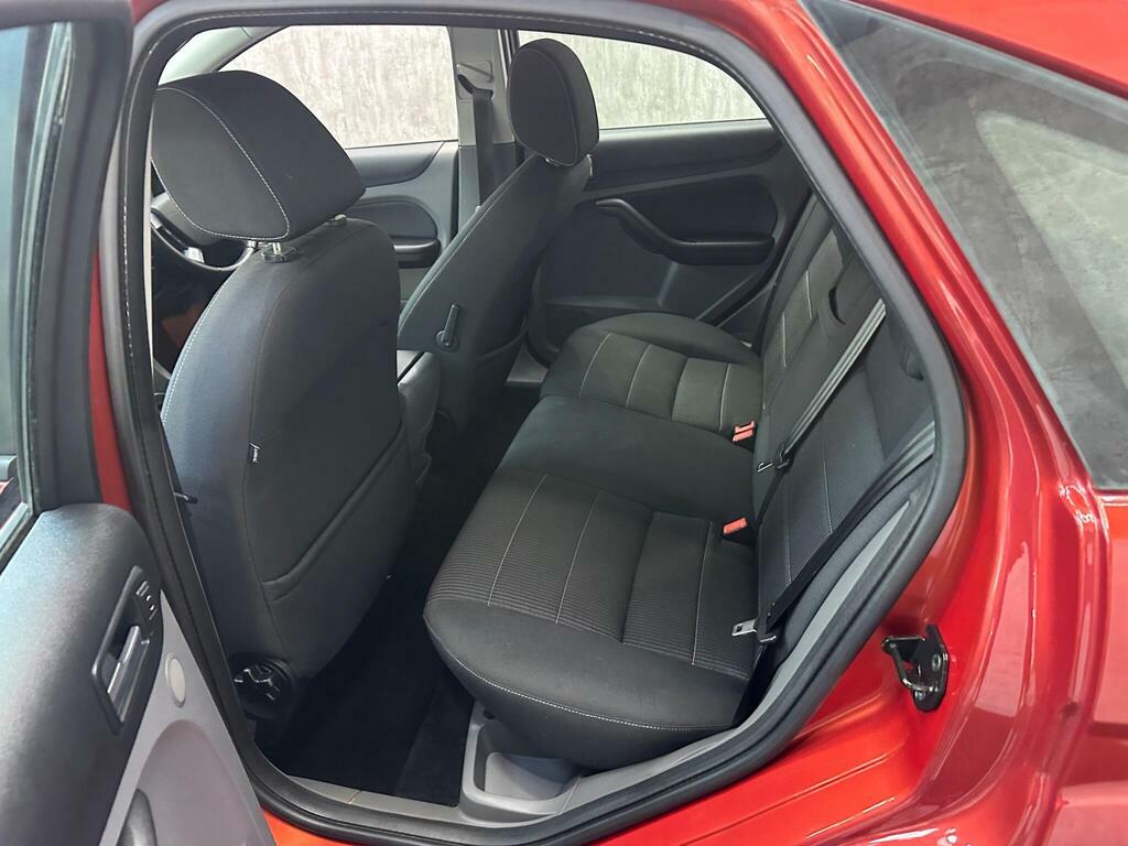 Ford Focus 1.6 Zetec Black #25