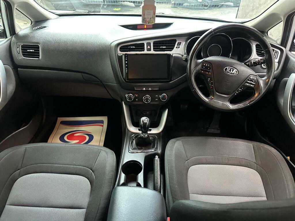 Kia Ceed 1.6000000000000001L 134 Bhp Silver #24