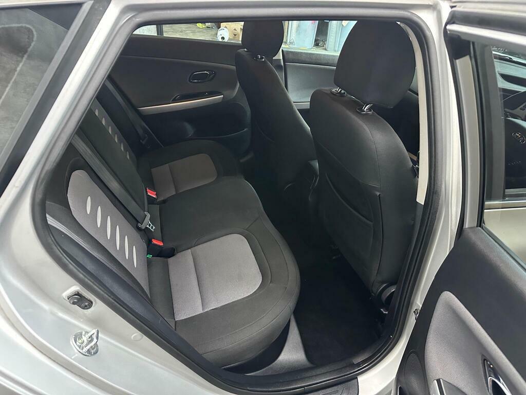 Kia Ceed 1.6000000000000001L 134 Bhp Silver #25