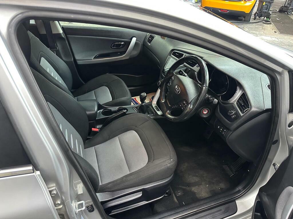 Kia Ceed 1.6000000000000001L 134 Bhp Silver #22