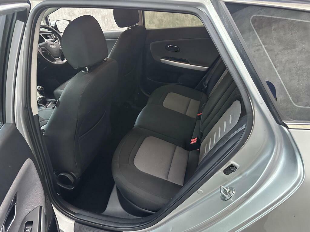 Kia Ceed 1.6000000000000001L 134 Bhp Silver #26