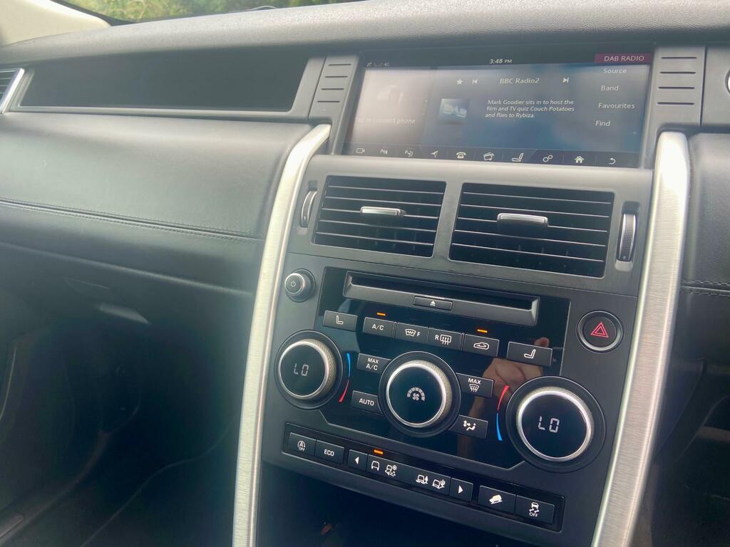Land Rover Discovery Sport 2L Se Tech White #9
