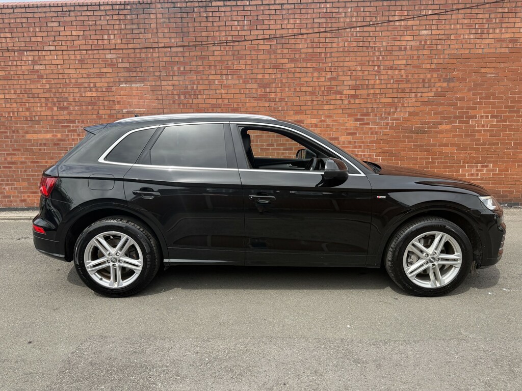 Audi Q5 2.0 Tdi 40 S Line Black #2