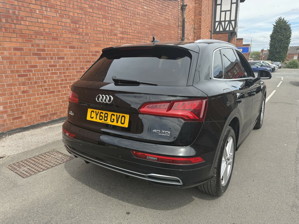 Audi Q5 2.0 Tdi 40 S Line Black #3