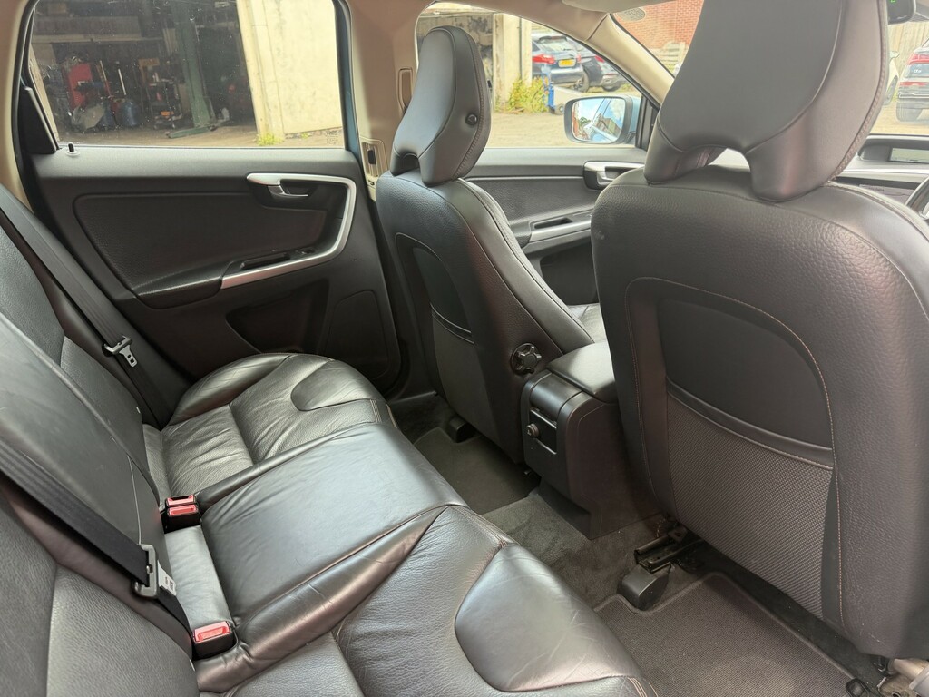Volvo XC60 2.4D Drive Se Euro 4 Blue #11