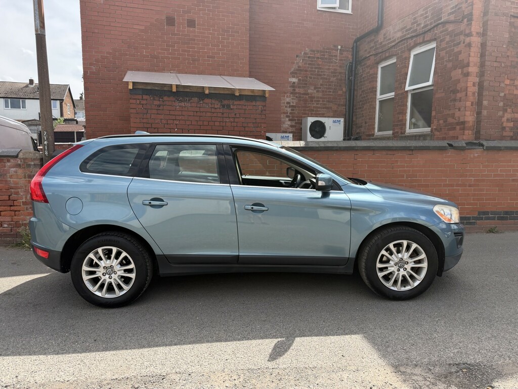 Volvo XC60 2.4 D5 Se Blue #2