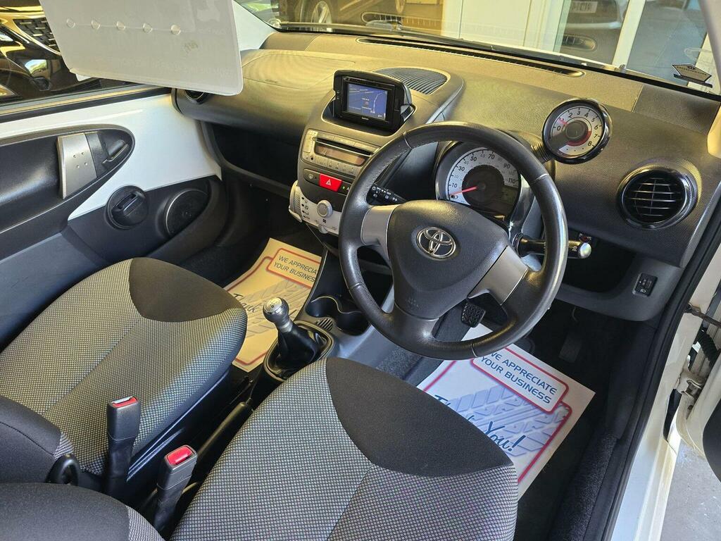 Toyota Aygo 1.0 Vvt-i Move Euro 5 White #4