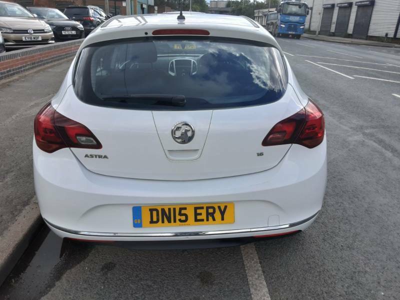 Vauxhall Astra 1.6I 16V Sri DN15ERY White #3