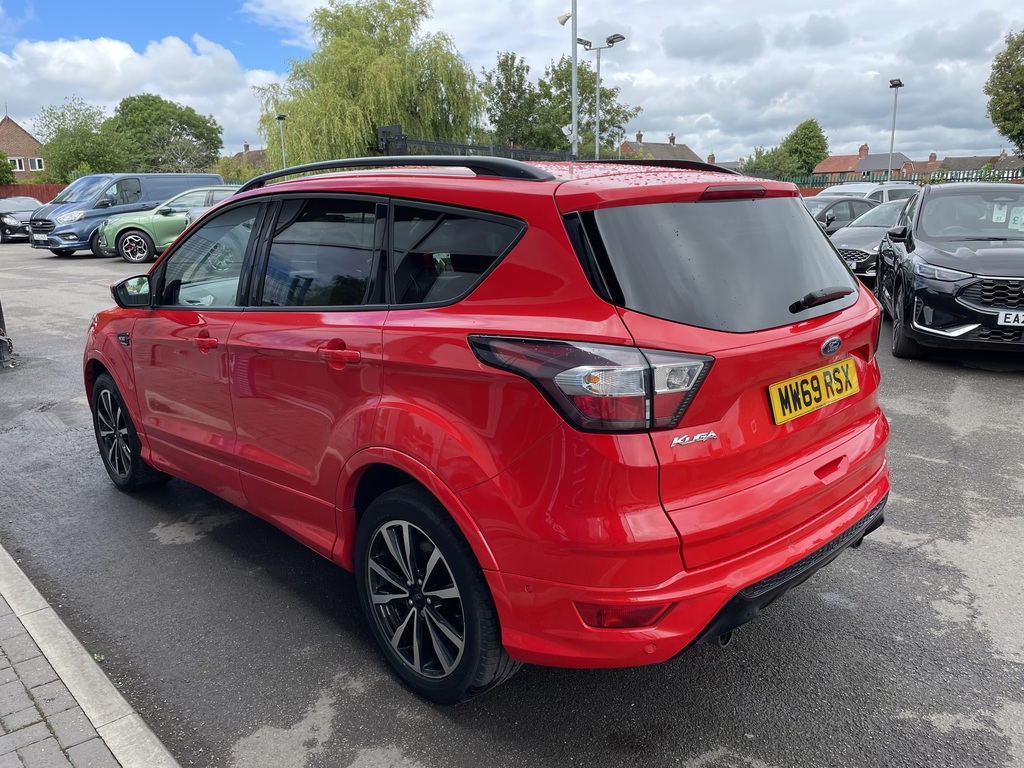Ford Kuga 1.5 Ecoboost St-line 2Wd MW69RSX Red #4