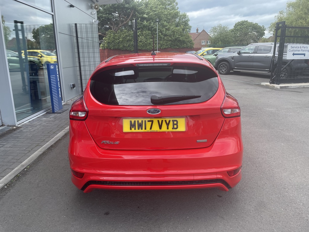 Ford Focus 1.0 Ecoboost 125 St-line Navigation MW17VYB Red #5
