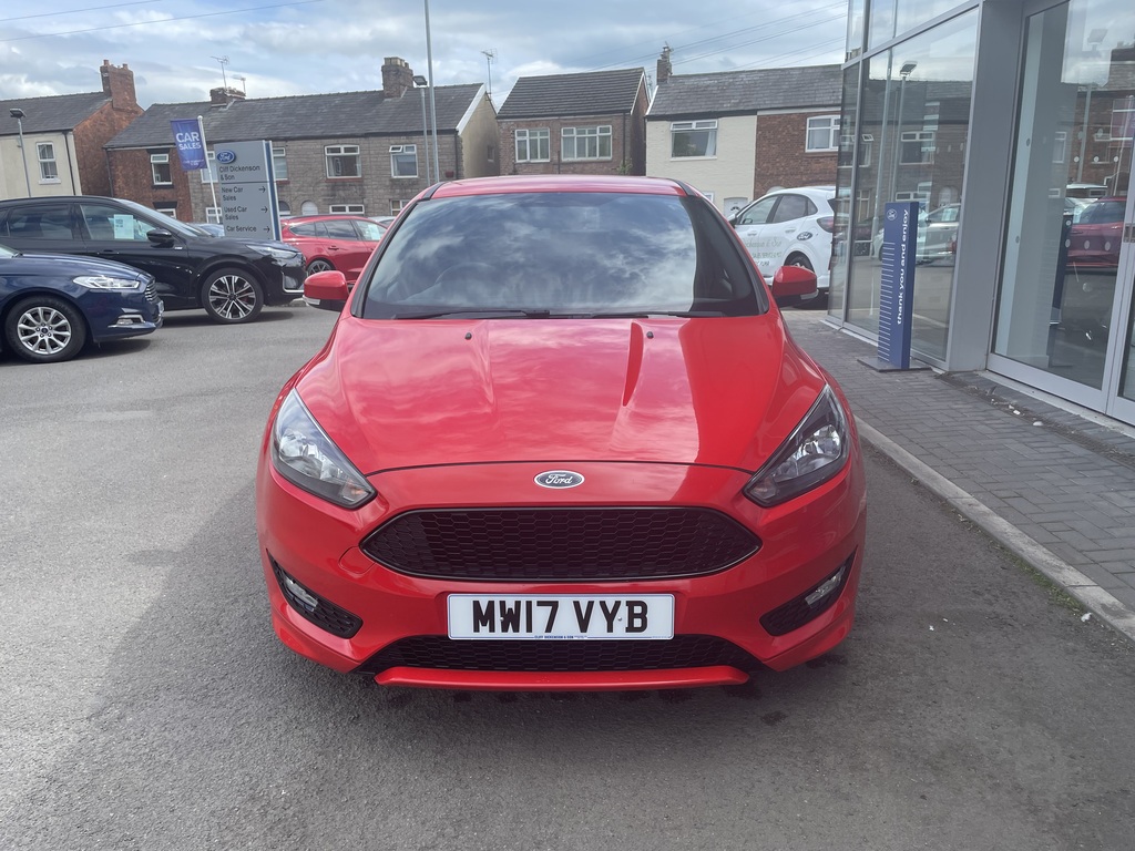 Ford Focus 1.0 Ecoboost 125 St-line Navigation MW17VYB Red #2