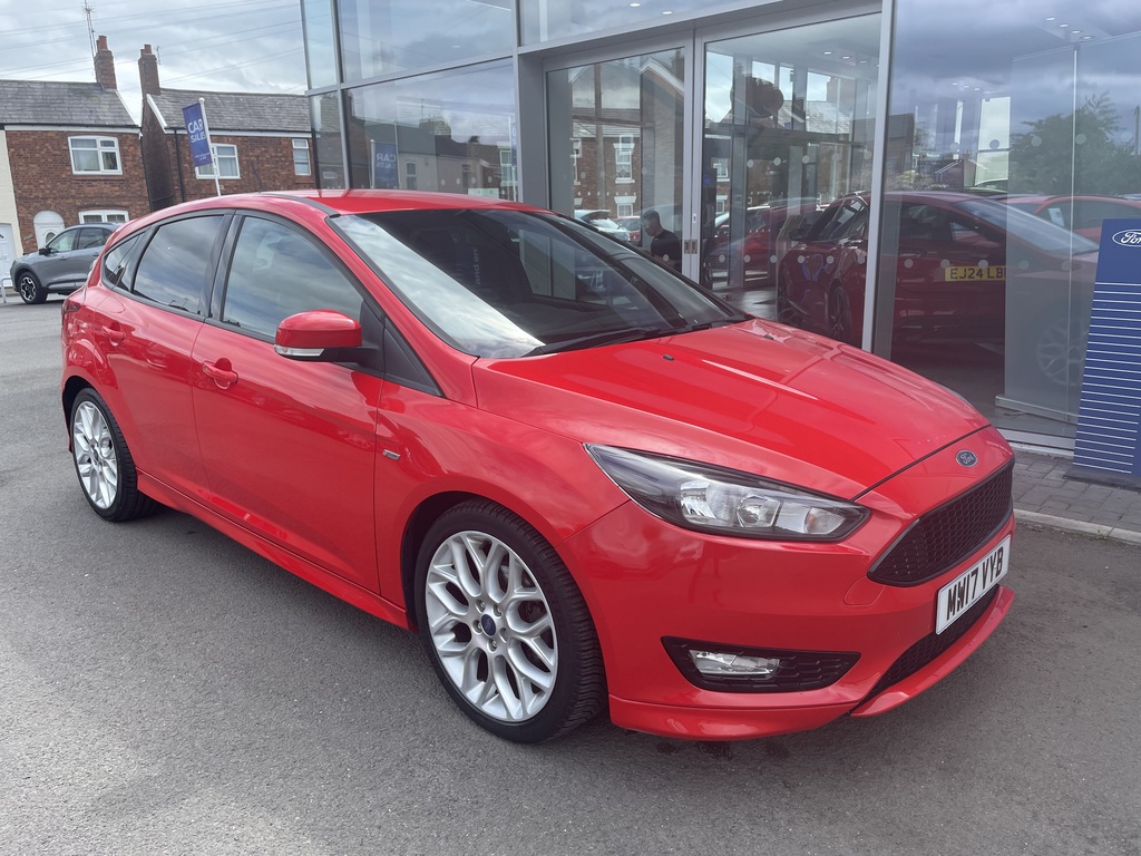 Ford Focus 1.0 Ecoboost 125 St-line Navigation MW17VYB Red