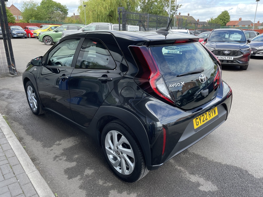 Toyota Aygo X 1.0 Vvt-i Pure Black #4