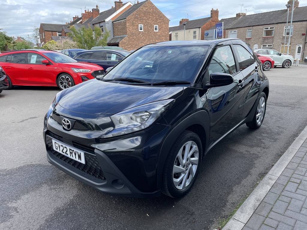 Toyota Aygo X 1.0 Vvt-i Pure Black #3
