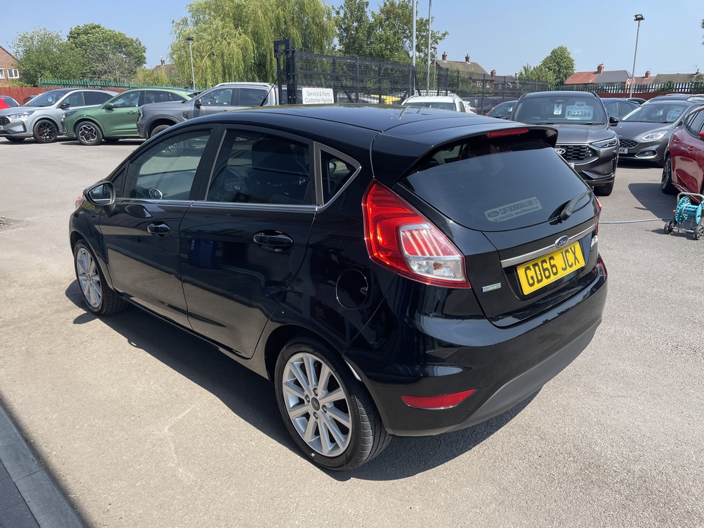 Ford Fiesta 1.0 Ecoboost Titanium Black #4