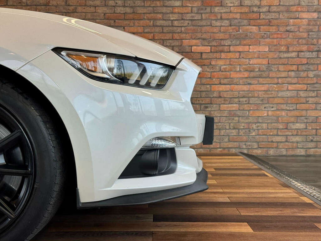 Ford Mustang 5.0 Mustang Shadow Edition White #2