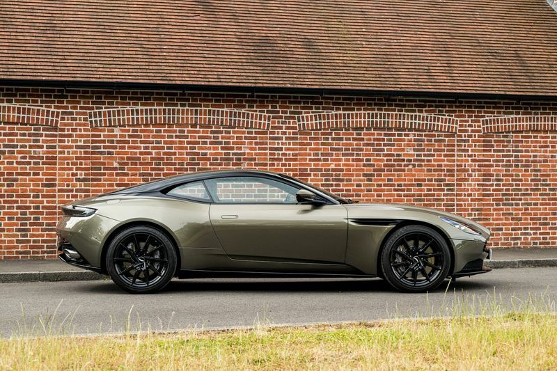 Aston Martin DB11 Volante Black #17