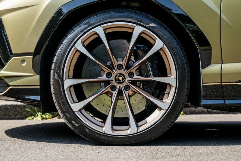 Lamborghini Urus --  #33