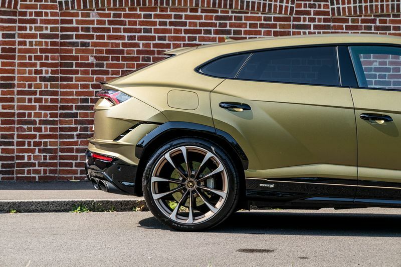 Lamborghini Urus --  #18