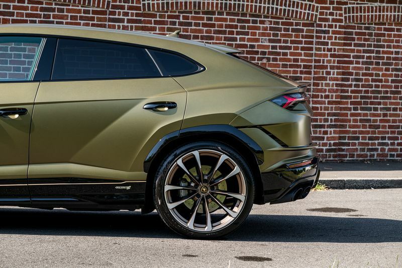 Lamborghini Urus --  #32