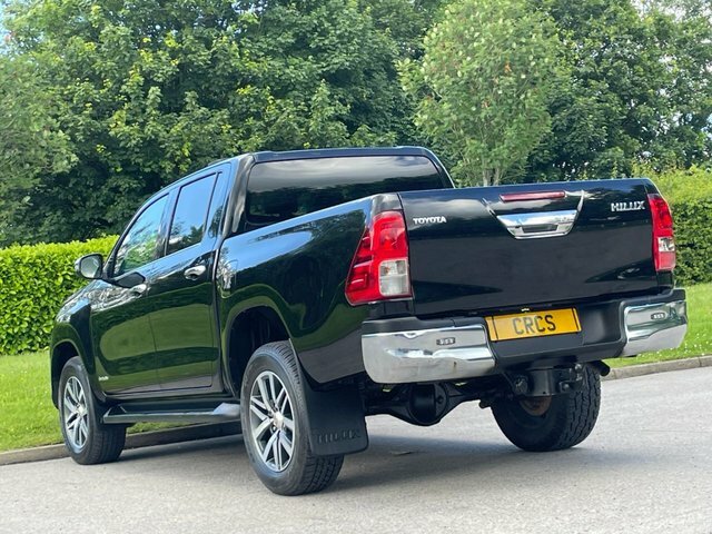 Toyota HILUX 2.4 D-4d Invincible Pickup Double Cab M Black #3