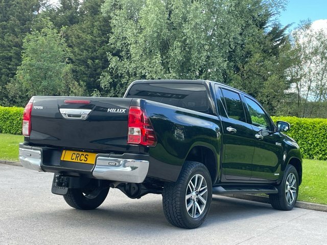 Toyota HILUX 2.4 D-4d Invincible Pickup Double Cab M Black #4