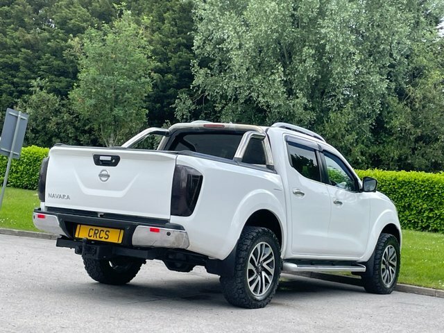 Nissan Navara 2.3 Dci Tekna Pickup Double Cab DY18FZX White #4