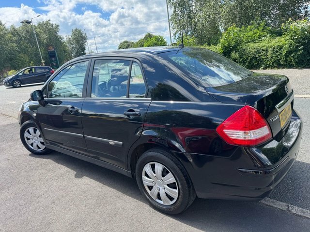 Nissan Tiida Saloon Black #2